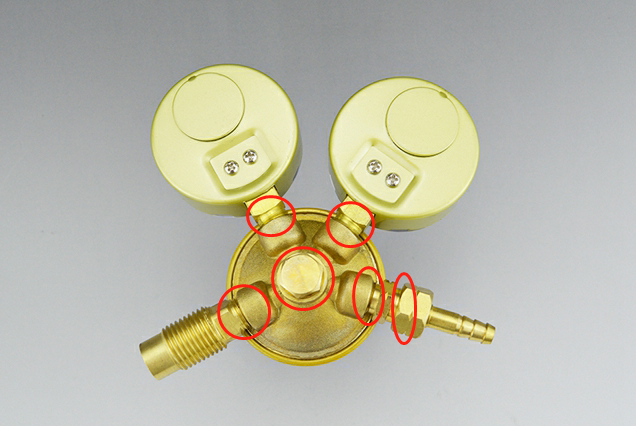 乙炔减压器 检测漏气的方法